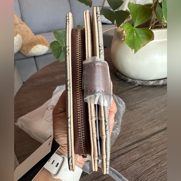 Nine West Signature Bifold Medium Wallet, Brown Khaki/Cream, NWT - Picture 5 of 10